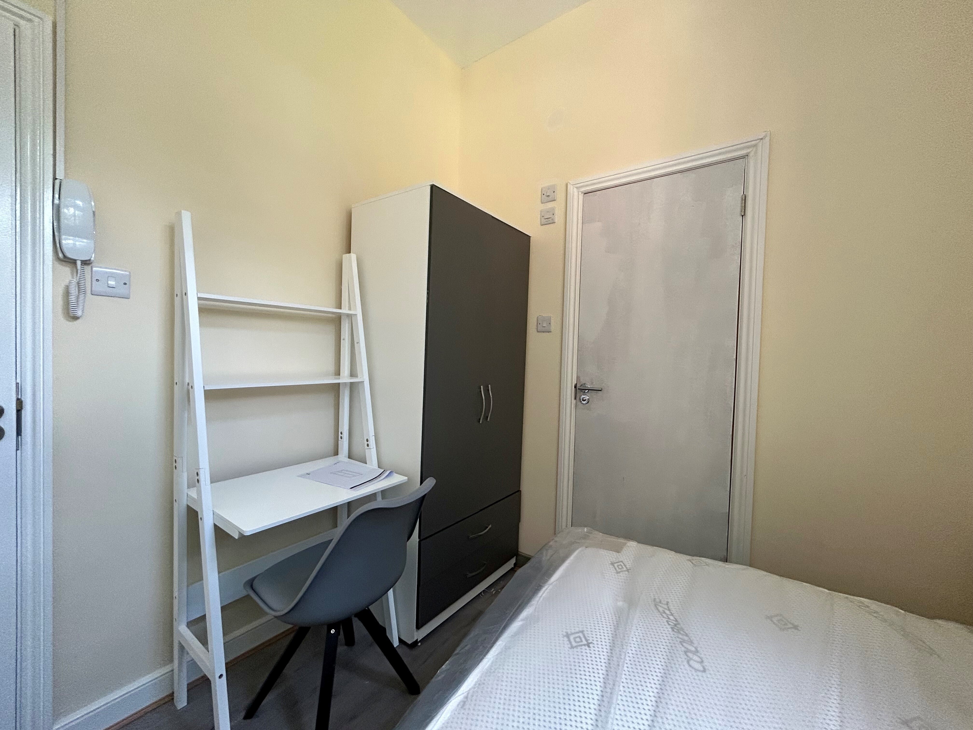 Room Woodberry Grove in Greater London