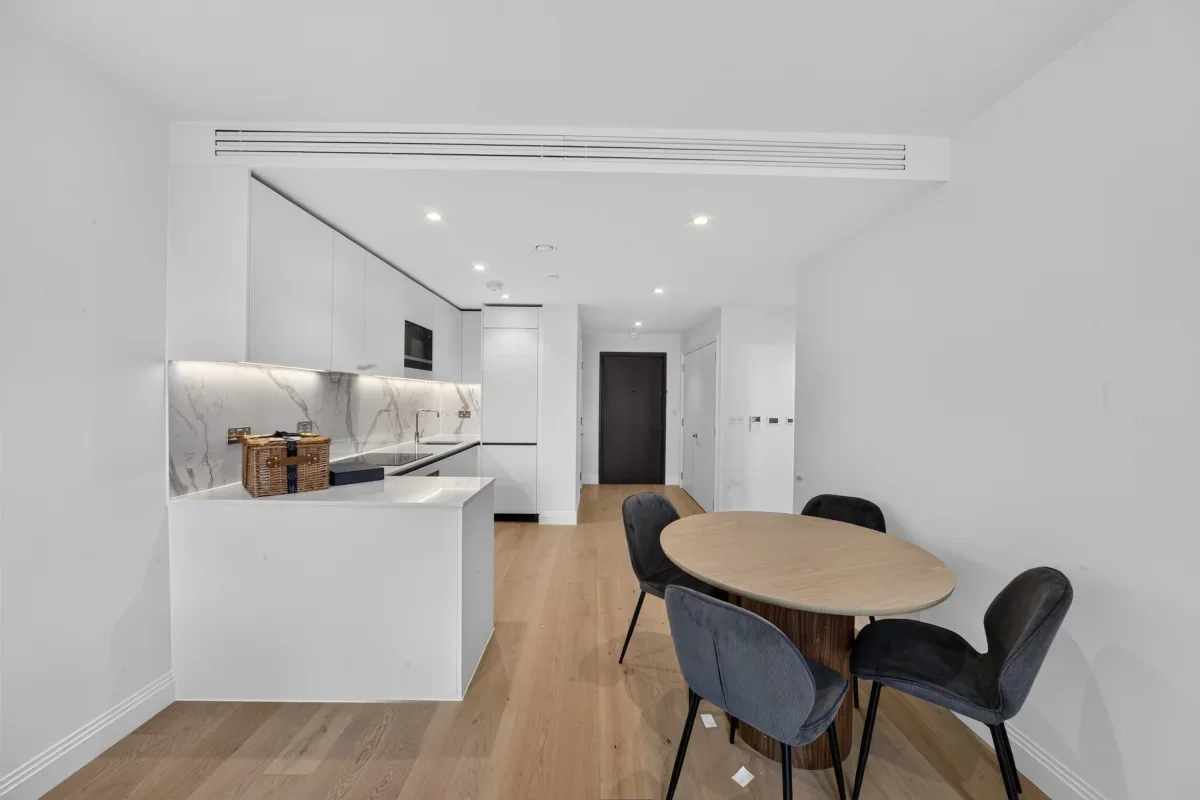 Flat Barclay Road in Greater London
