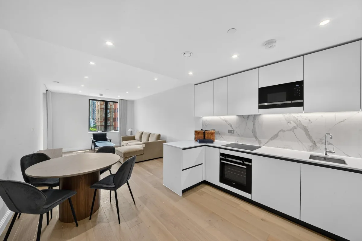 Flat Barclay Road in Greater London