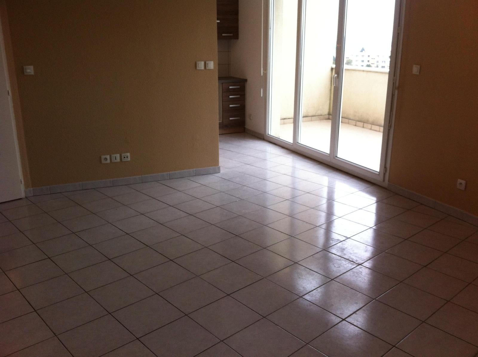 Flat Rue Georges Bizet in Décines-Charpieu