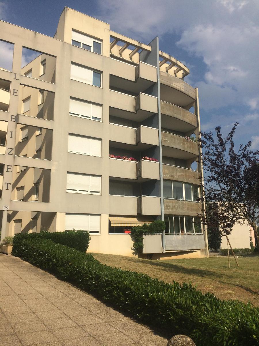 Flat Rue Georges Bizet in Décines-Charpieu