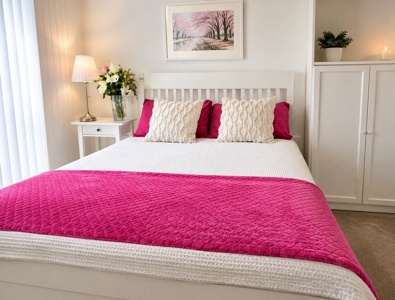 Room Royal Crest Avenue in Greater London