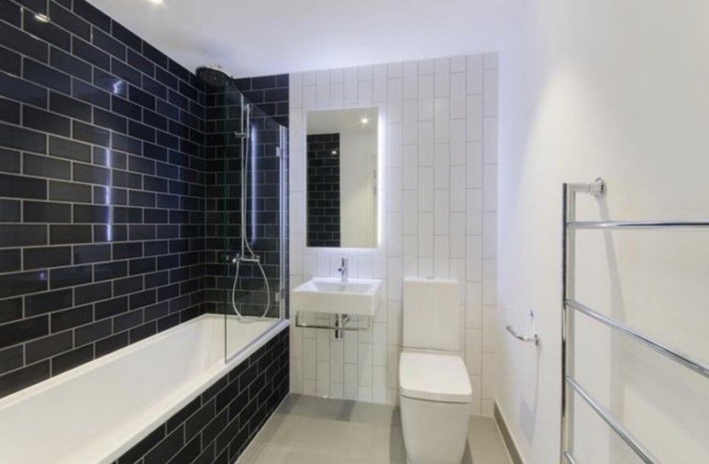 Room Royal Crest Avenue in Greater London