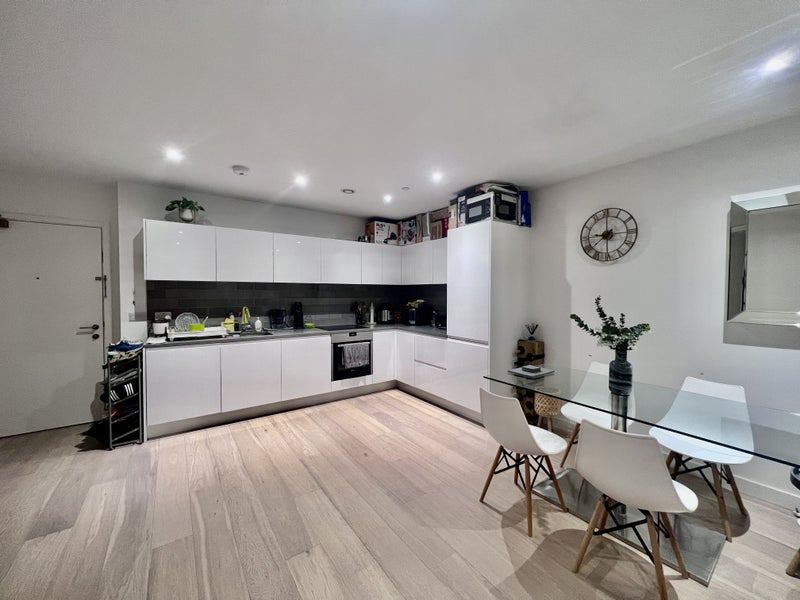 Room Royal Crest Avenue in Greater London