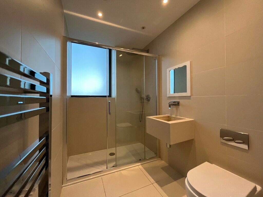 Flat Finchley Road in Greater London