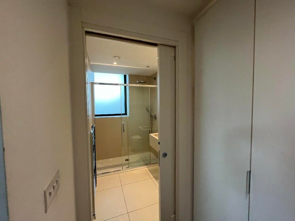 Flat Finchley Road in Greater London
