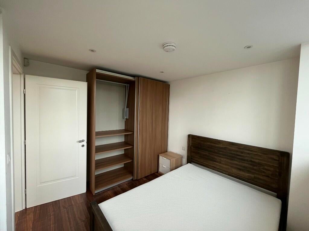 Flat Finchley Road in Greater London