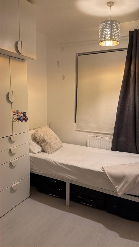 Room Binfield Road in Greater London