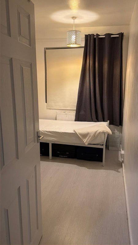 Room Binfield Road in Greater London