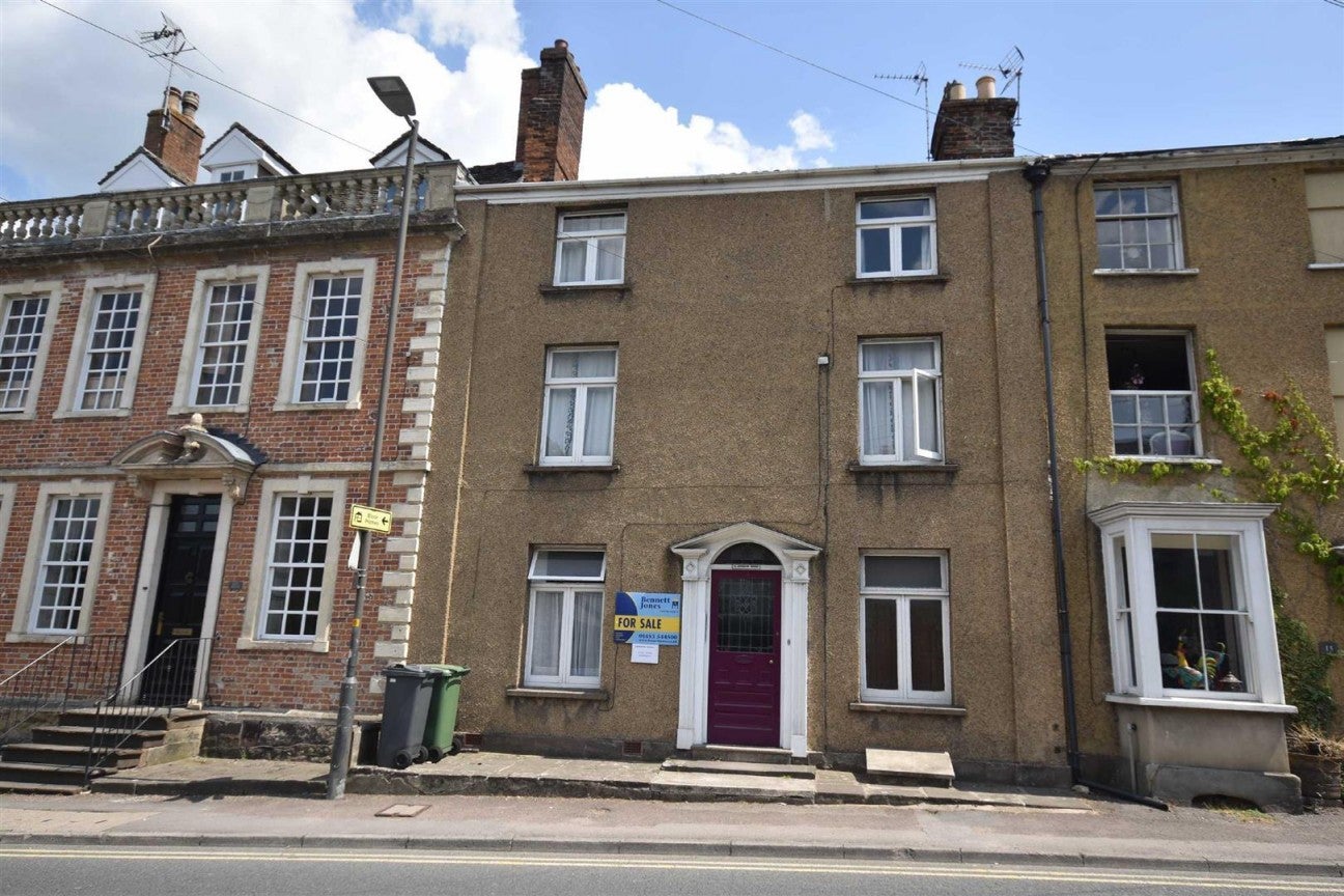 Flat Woodmancote in Dursley