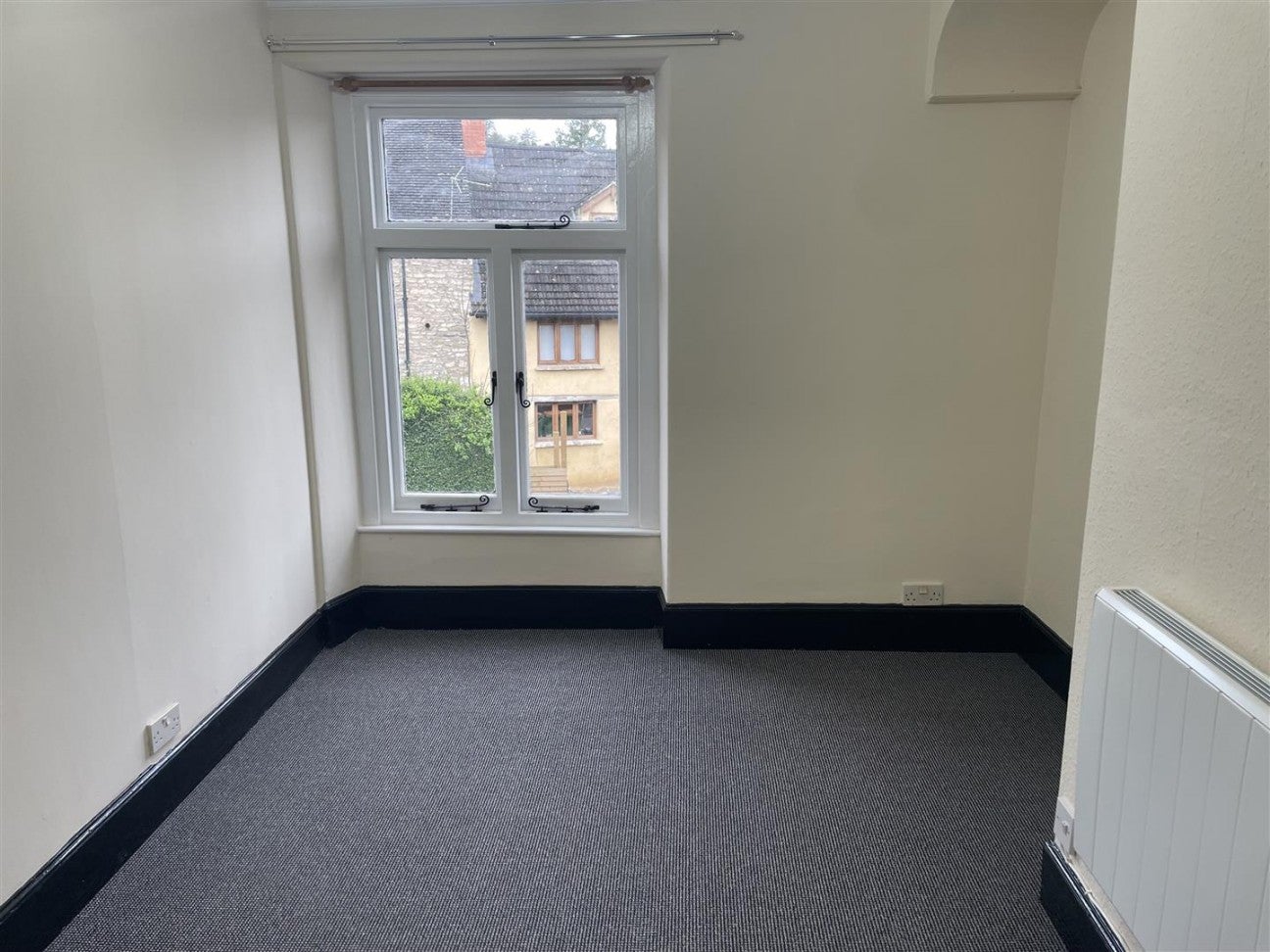 Flat Woodmancote in Dursley