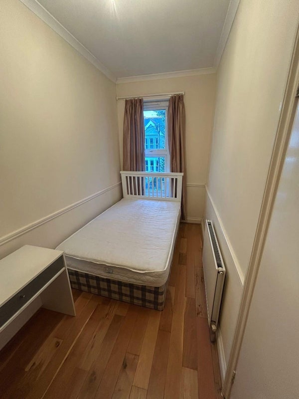 Room Harborough Road in Greater London