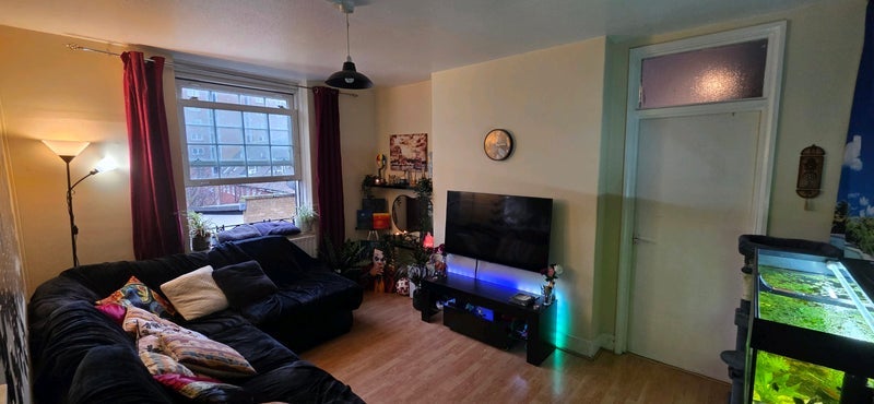 Room Alberta Street in Greater London