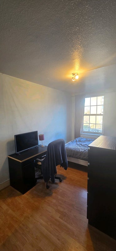Room Alberta Street in Greater London