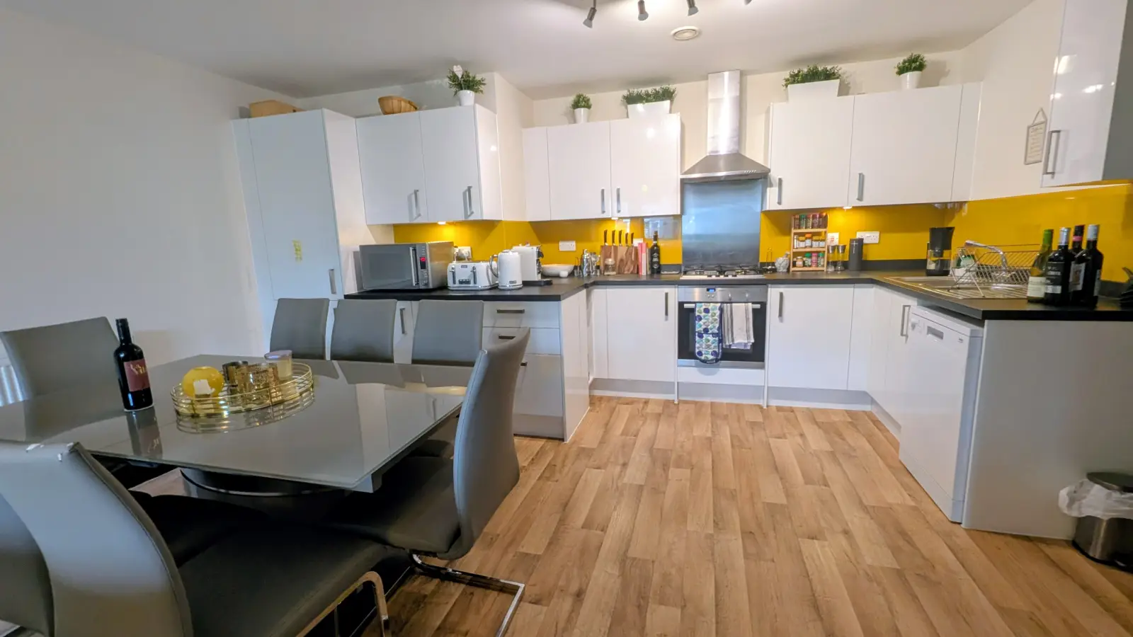 Flat Kensal Road in Greater London