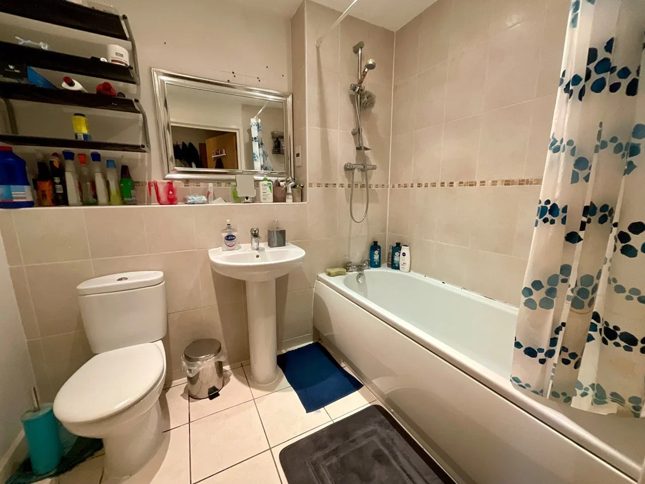 Flat Northolt Road in Greater London