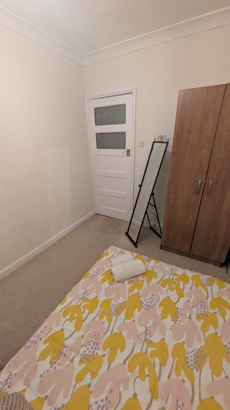 Room Fairlop Road in Greater London