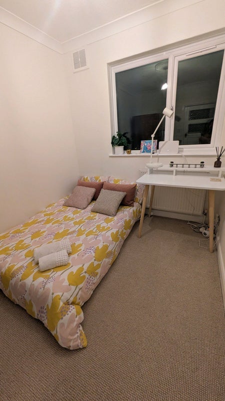 Room Fairlop Road in Greater London