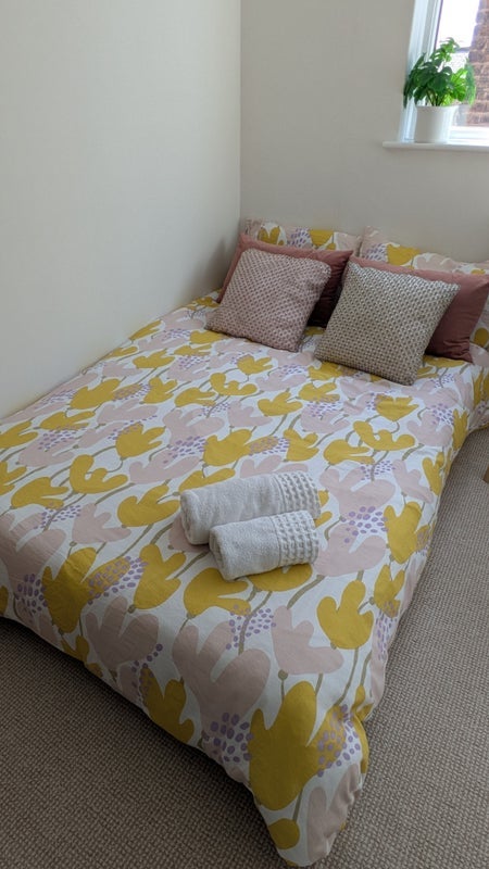 Room Fairlop Road in Greater London