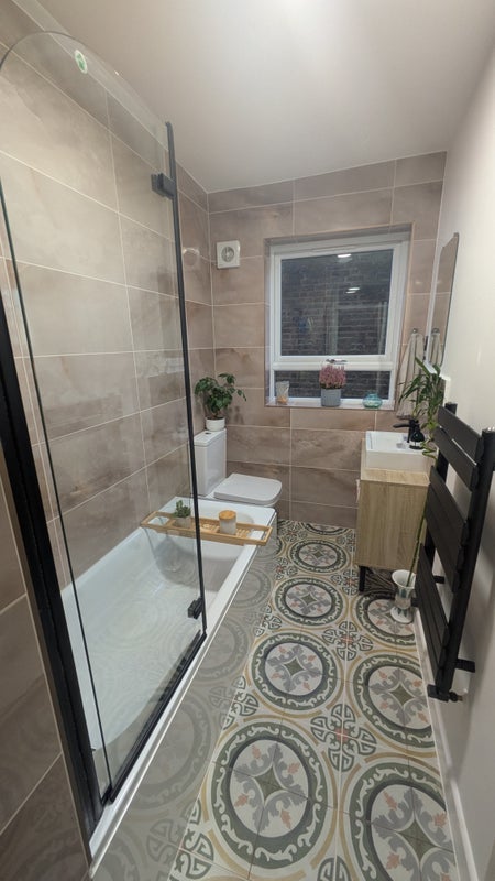 Room Fairlop Road in Greater London