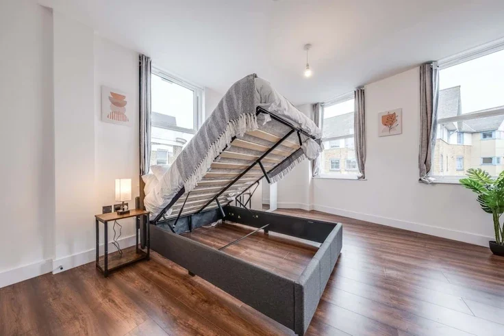 Flat Denmark Hill in Greater London