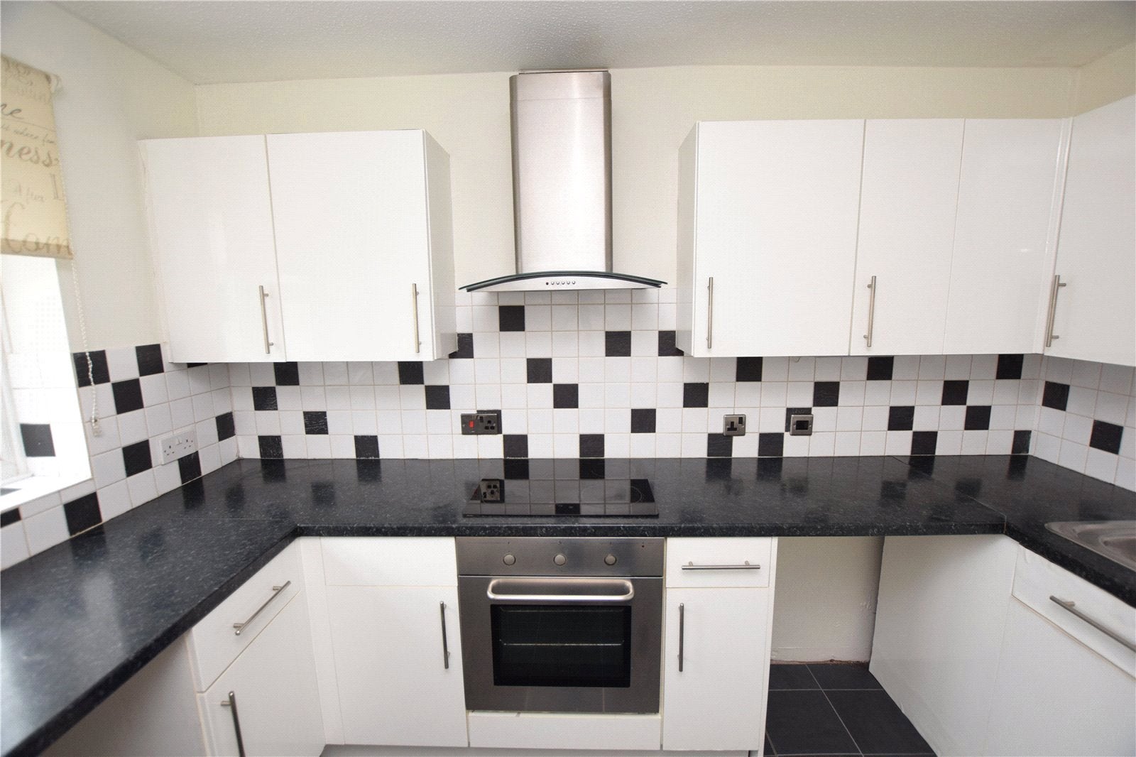 Flat Thornborough Avenue in Chelmsford