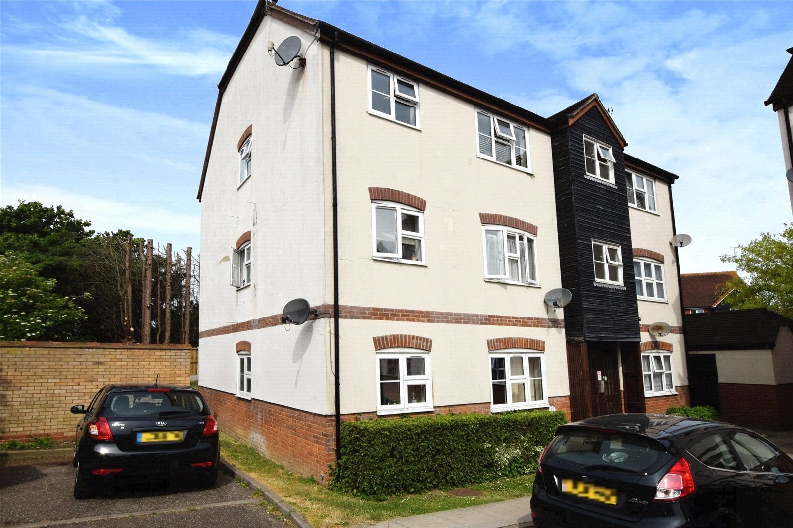 Flat Thornborough Avenue in Chelmsford