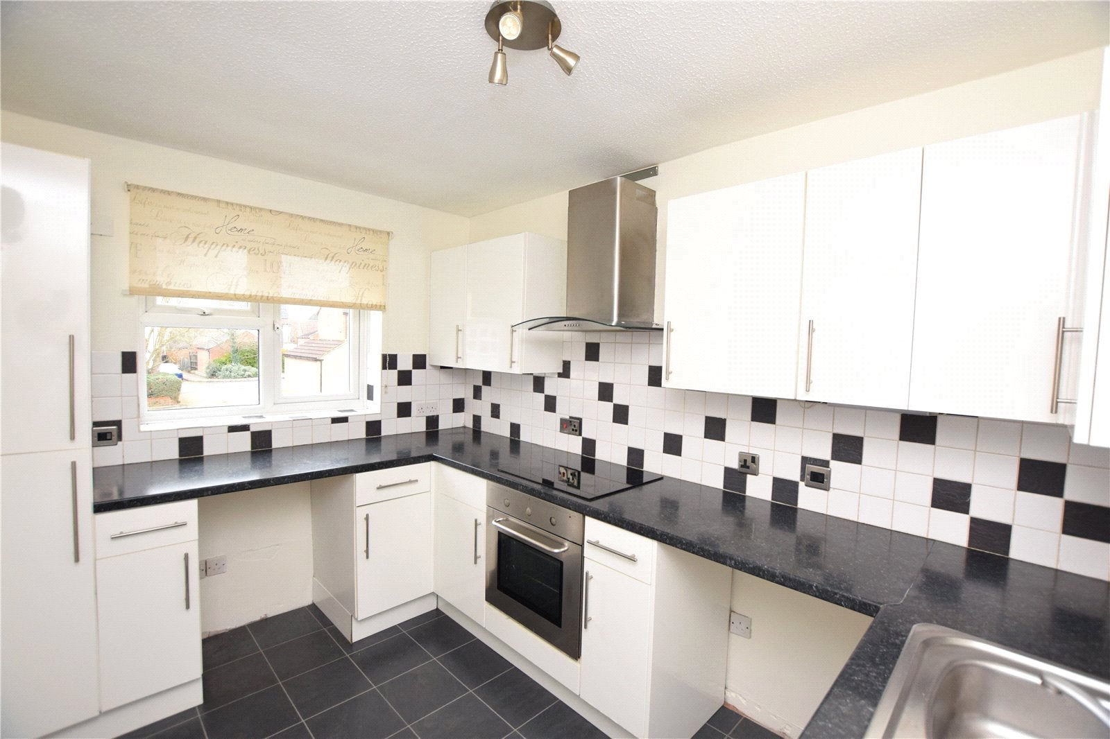 Flat Thornborough Avenue in Chelmsford