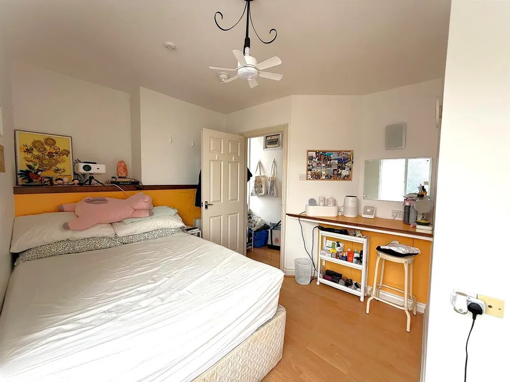 Flat Allhallows Court in Exeter