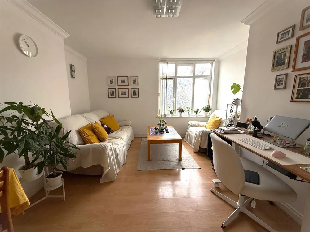 Flat Allhallows Court in Exeter