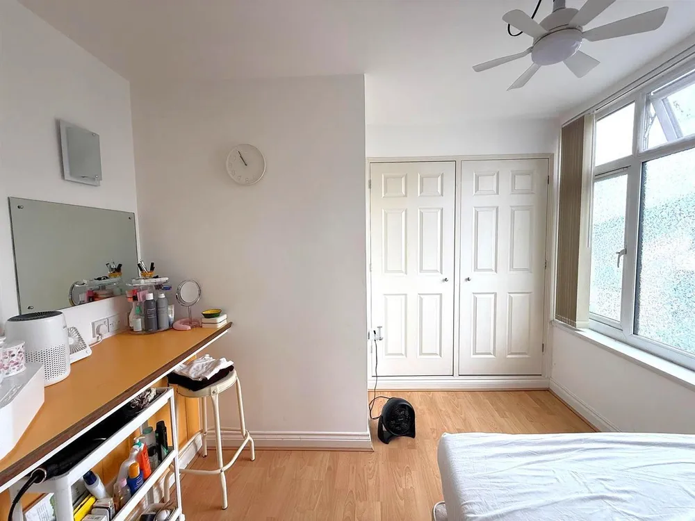 Flat Allhallows Court in Exeter