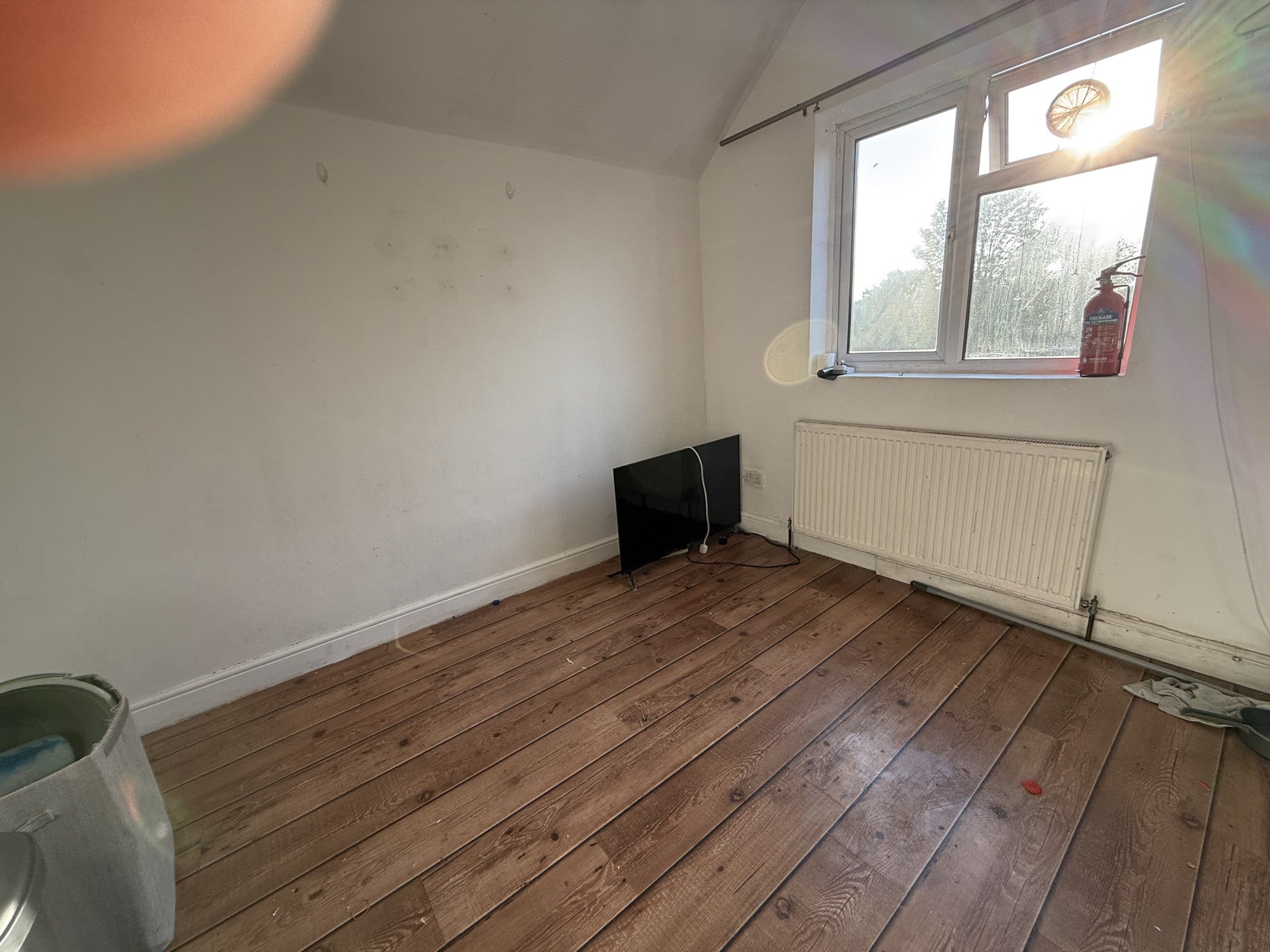 Flat Hanworth Road in Greater London