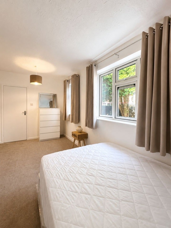 Room Middlebere Crescent in Poole