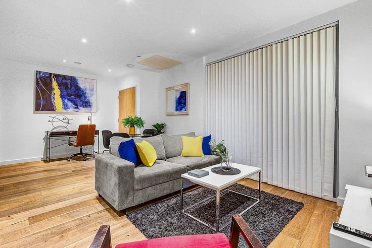Flat Providence Place in Greater London