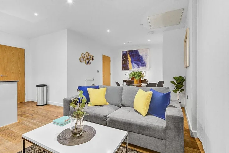 Flat Providence Place in Greater London
