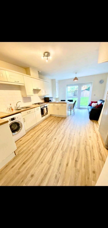 Room Lauderdale Crescent in Manchester