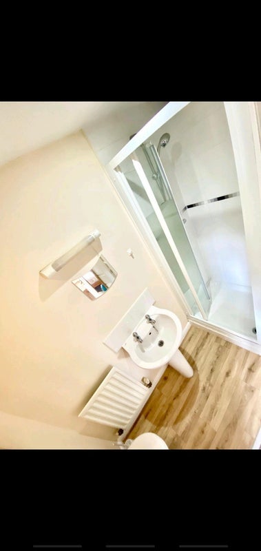 Room Lauderdale Crescent in Manchester