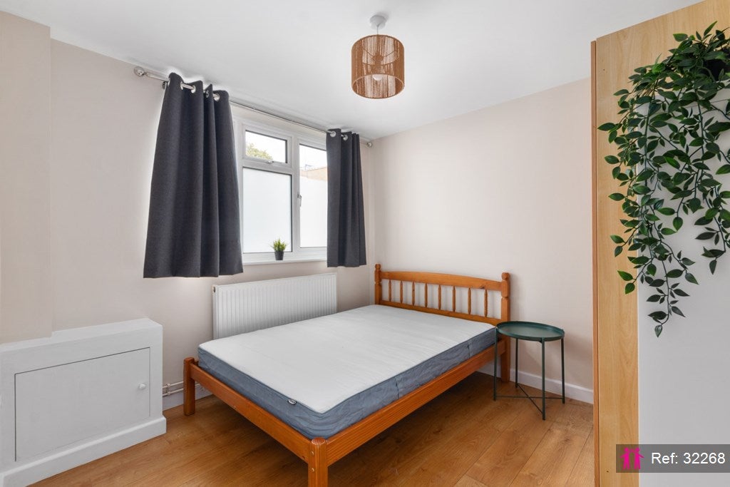 House Westdean Close in Greater London