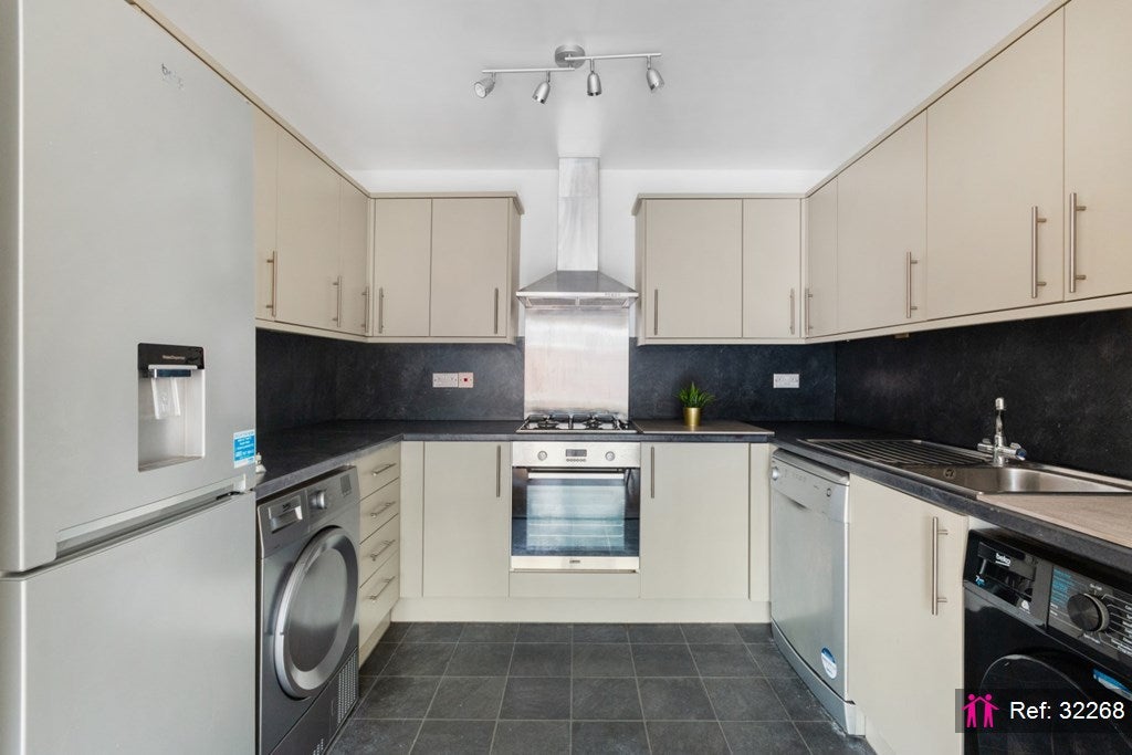 House Westdean Close in Greater London
