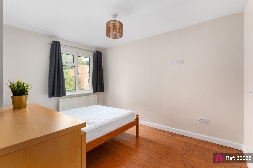 House Westdean Close in Greater London