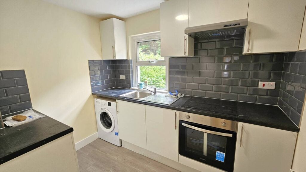Flat Kilburn Park Road in City of Westminster
