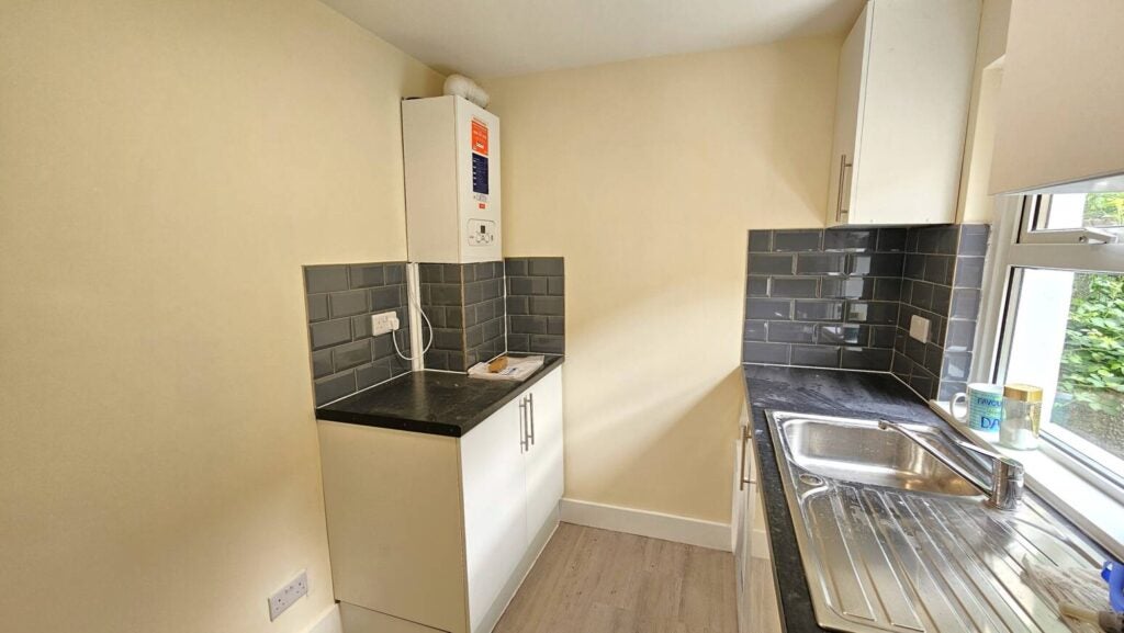Flat Kilburn Park Road in City of Westminster