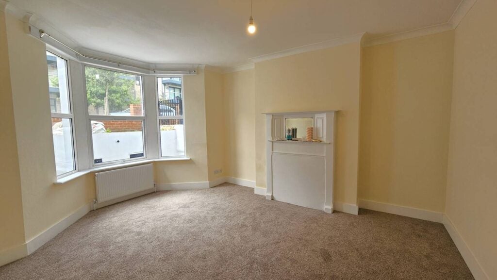 Flat Kilburn Park Road in City of Westminster