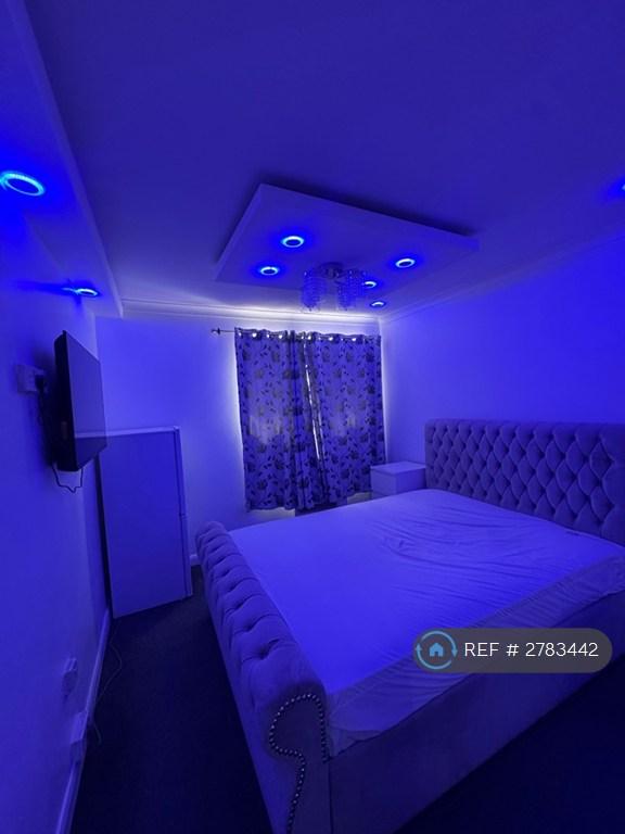 Room Swale Close in Kenningtons
