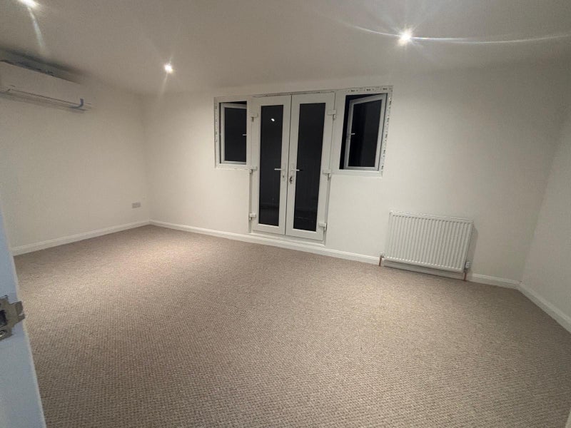 House Springfield Gardens in Greater London