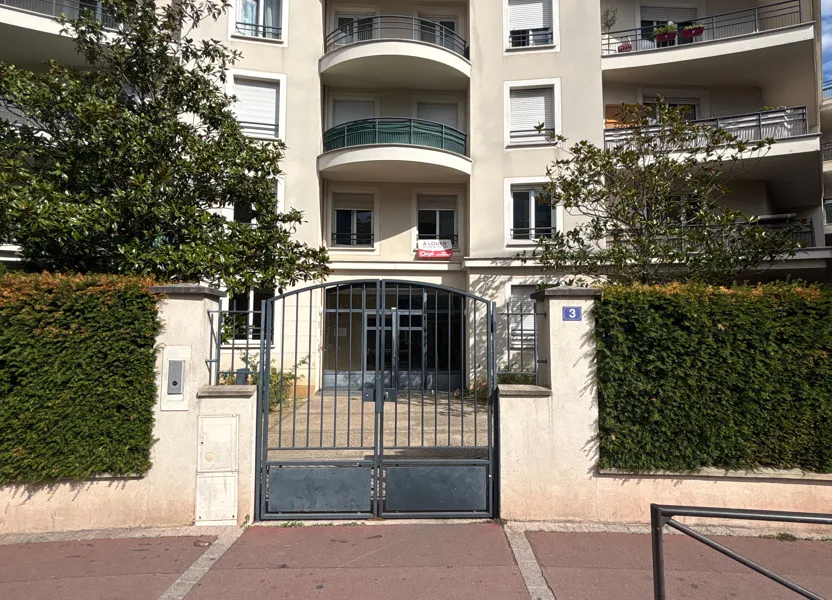 Flat Rue Charles Émile Paris in Le Bourget