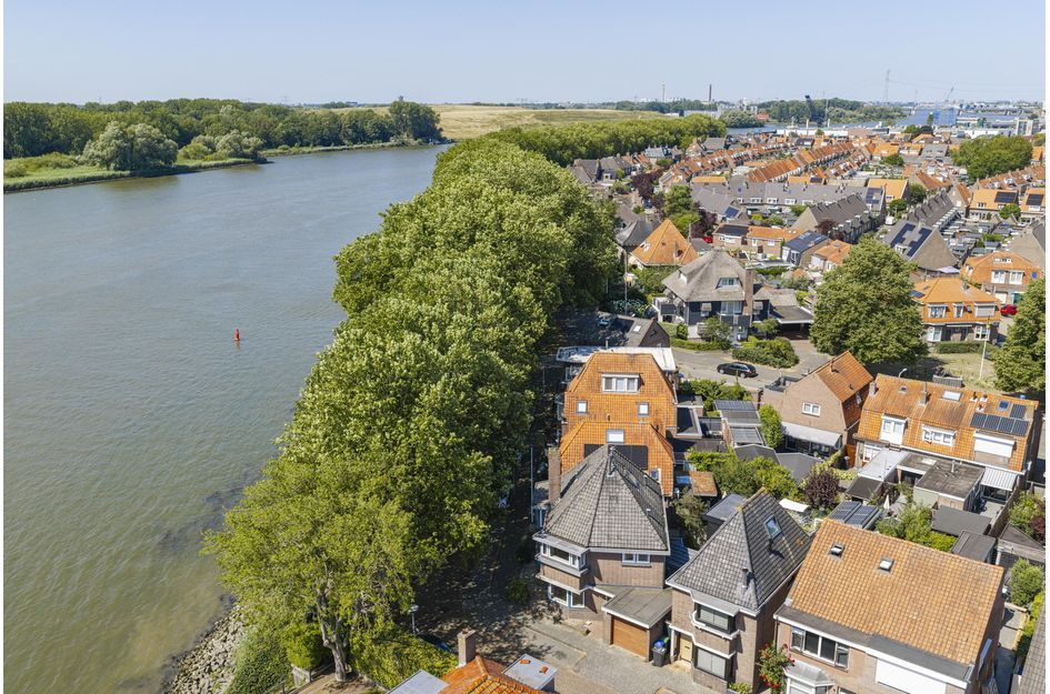 Twee-onder-één-kap te koop: Adriaan Volkersingel 11, Sliedrecht
