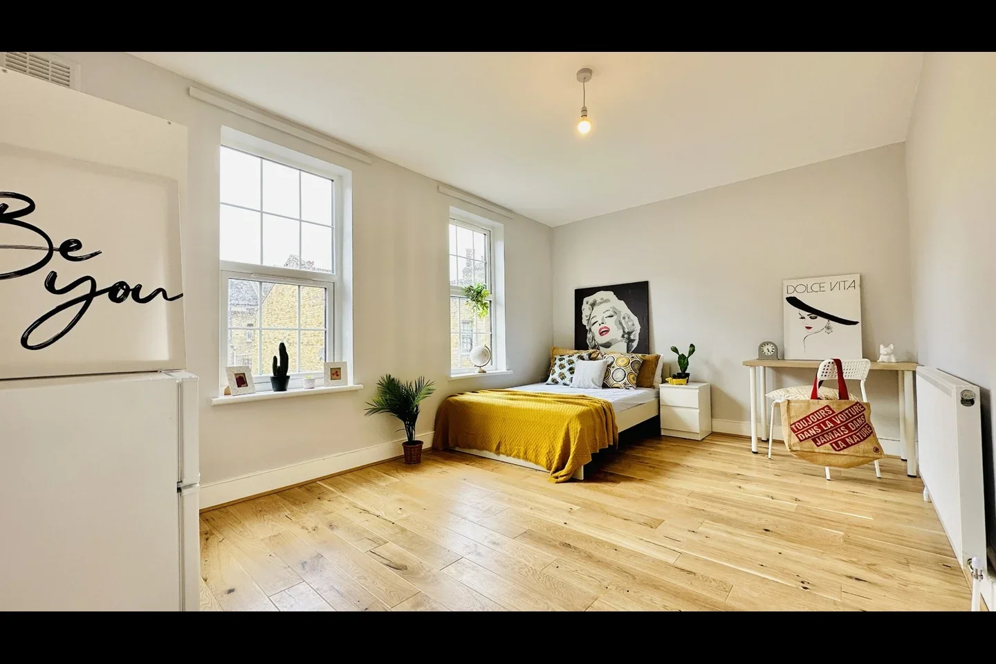 Room Fordham Street in Greater London