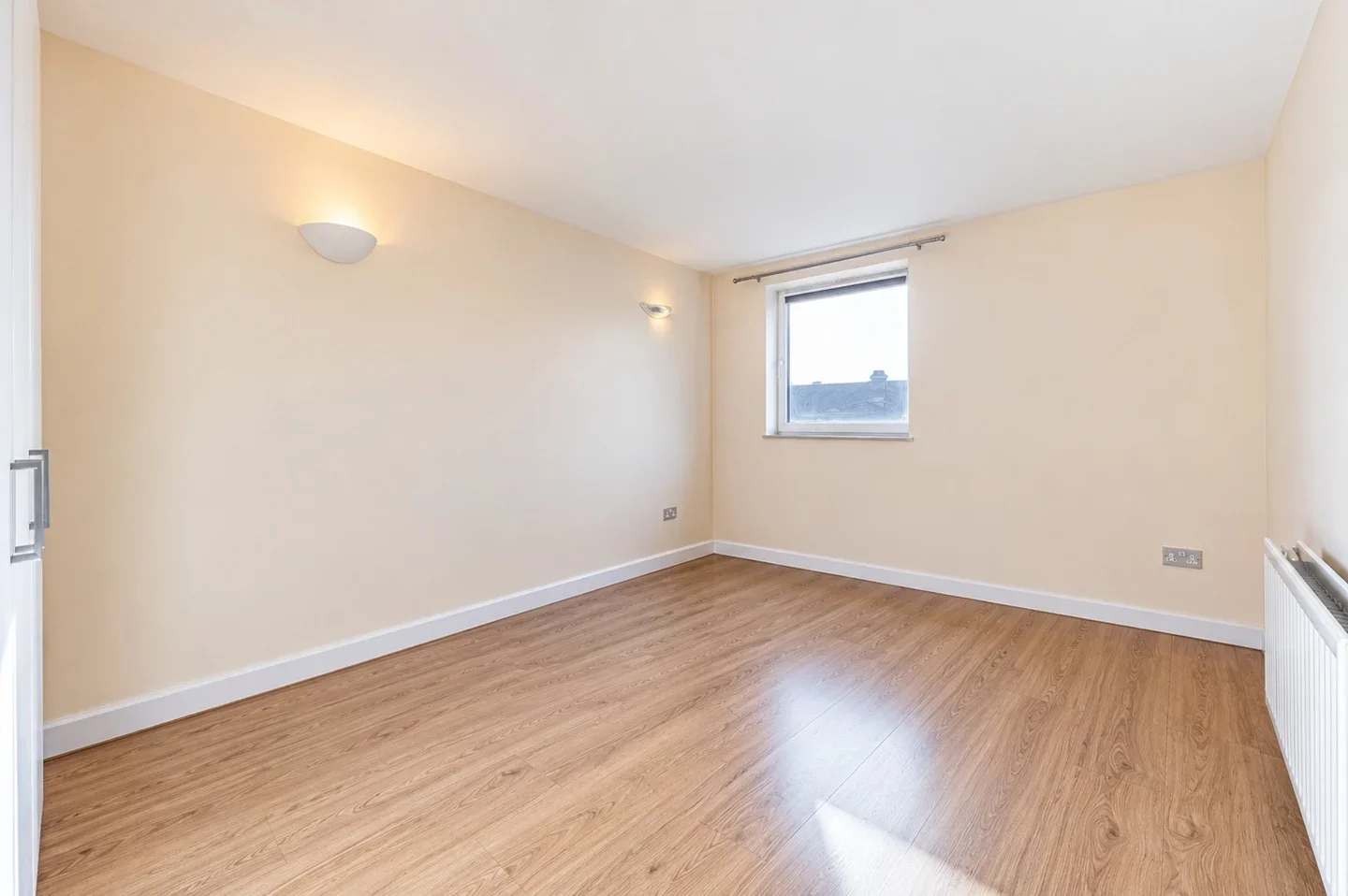 Flat Argyll Road in Greater London