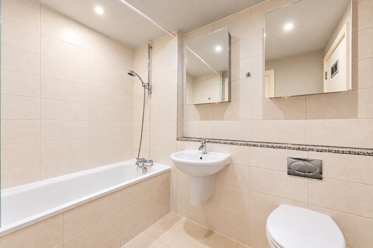 Flat Argyll Road in Greater London